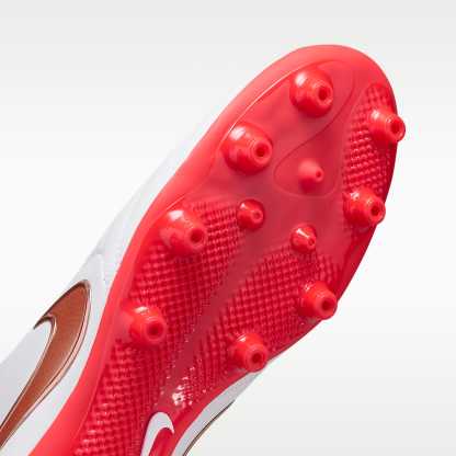 Nike Tiempo Ligera Pro Low-Top-Fußballschuh für Kunstrasen – Weiß/Bright Crimson/Blur