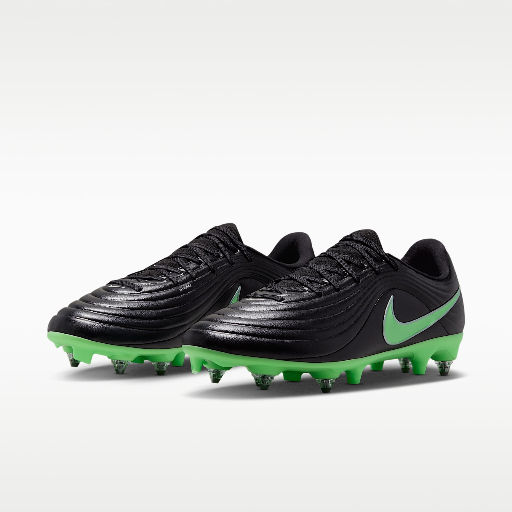 Nike Tiempo Maestro Academy Low Top Fußballschuh für weichen Rasen – Schwarz/Schwarz/Illusion Green