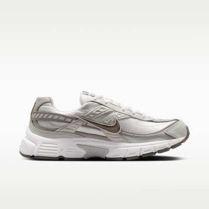 Nike Initiator Damenschuh – Phantom/Light Bone/Sail/Mink Brown