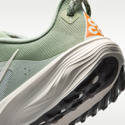 Nike ACG Pegasus Trail Traillaufschuh (Herren) – Jade Horizon/Light Silver/Safety Orange/Phantom