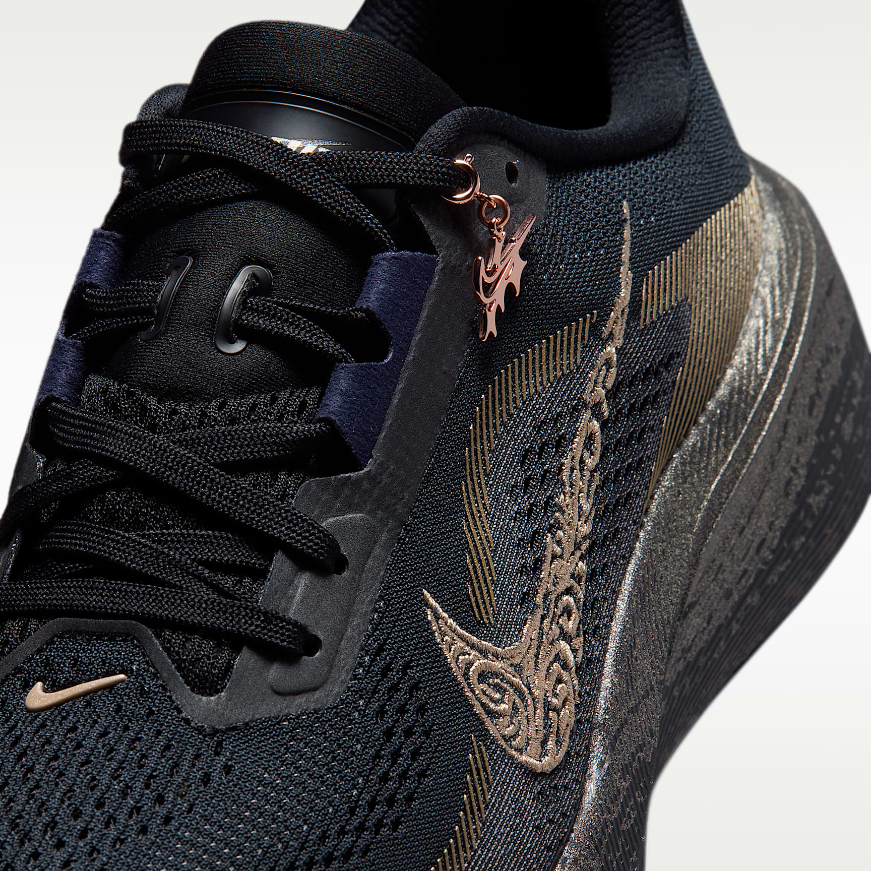 Nike Pegasus 42 "Keely Hodgkinson" Straßenlaufschuhe für Damen – Schwarz/Pitch Blue/Blackened Blue/Blur