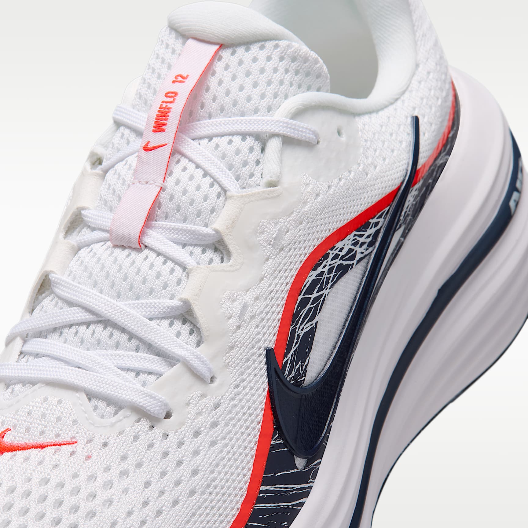 Nike Winflo 12 Straßenlaufschuh (Herren) – Weiß/Dynamic Yellow/Bright Crimson/Obsidian