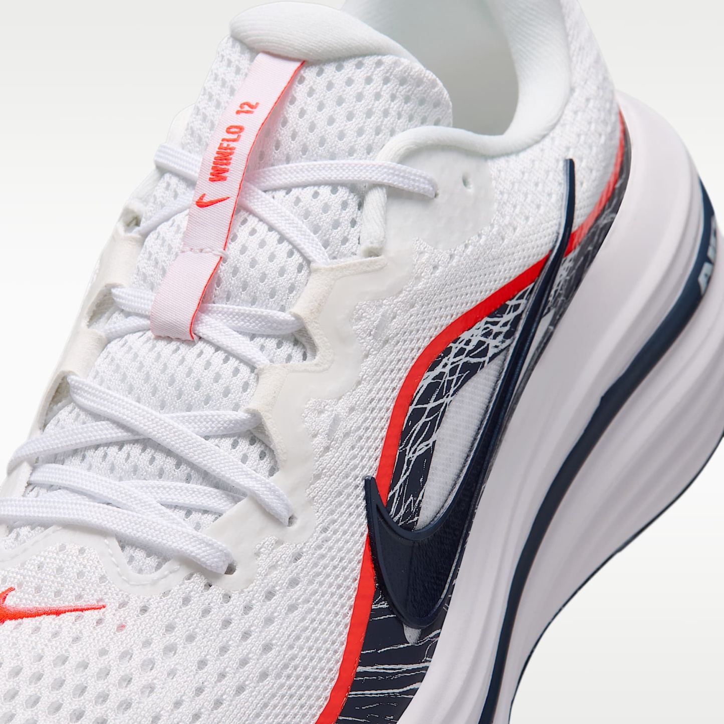 Nike Winflo 12 Straßenlaufschuh (Herren) – Weiß/Dynamic Yellow/Bright Crimson/Obsidian
