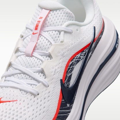 Nike Winflo 12 Straßenlaufschuh (Herren) – Weiß/Dynamic Yellow/Bright Crimson/Obsidian
