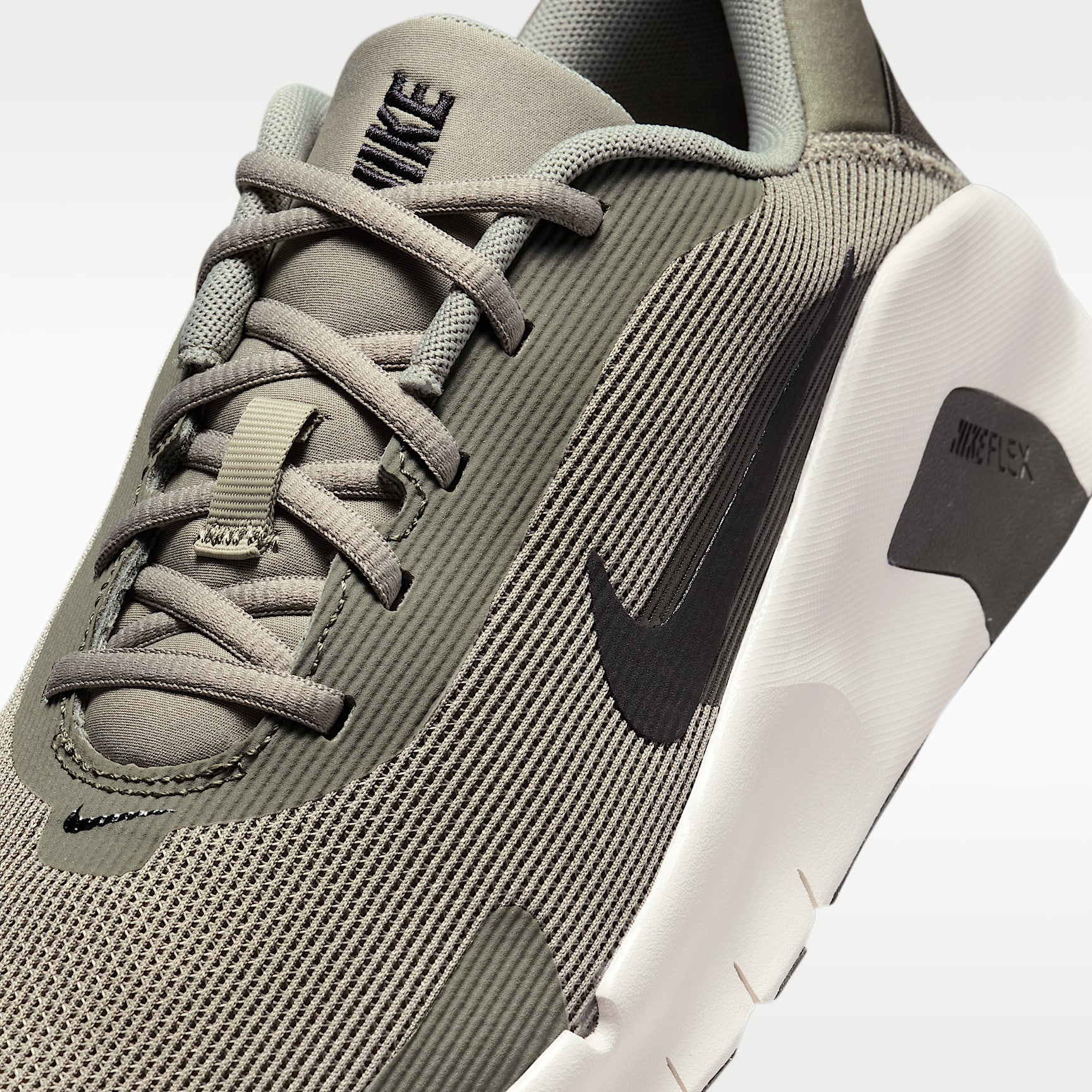 Nike Flex Train Workout-Schuh (Herren) – Light Army/Sequoia/Phantom/Schwarz