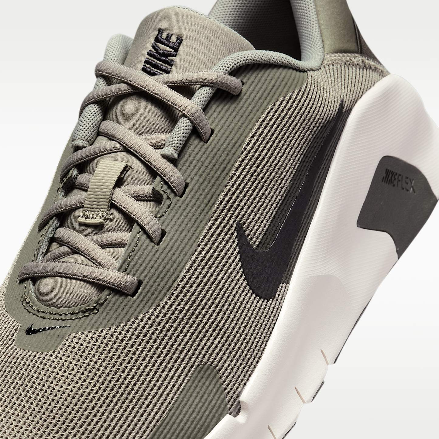 Nike Flex Train Workout-Schuh (Herren) – Light Army/Sequoia/Phantom/Schwarz