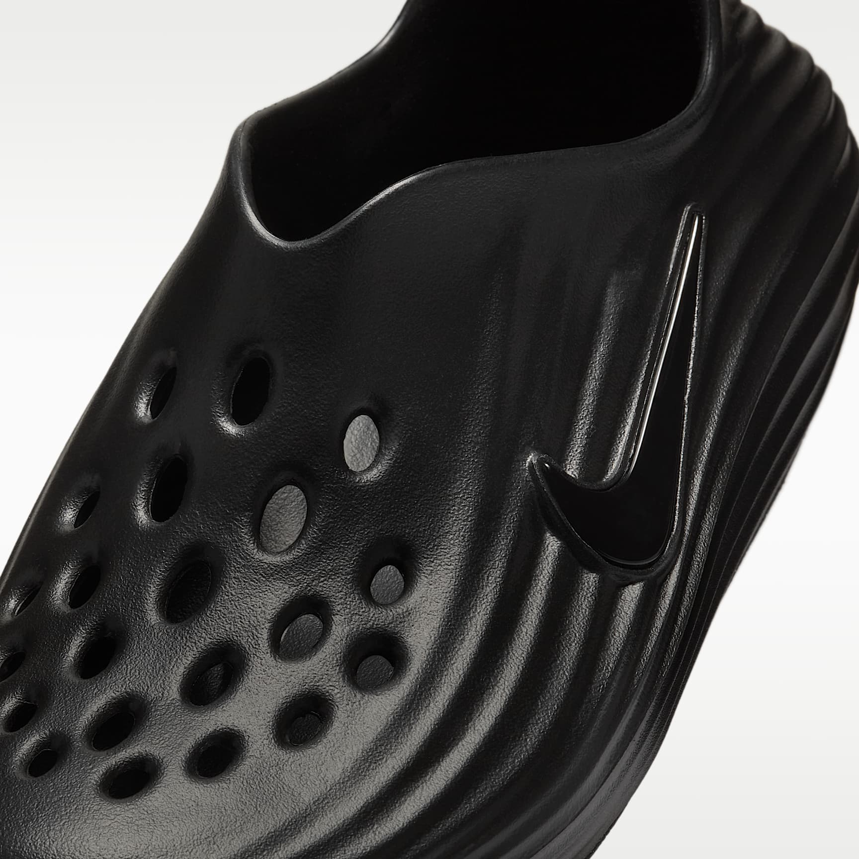 Nike ReactX Rejuven8 Schuh (Damen) – Schwarz/Schwarz/Schwarz