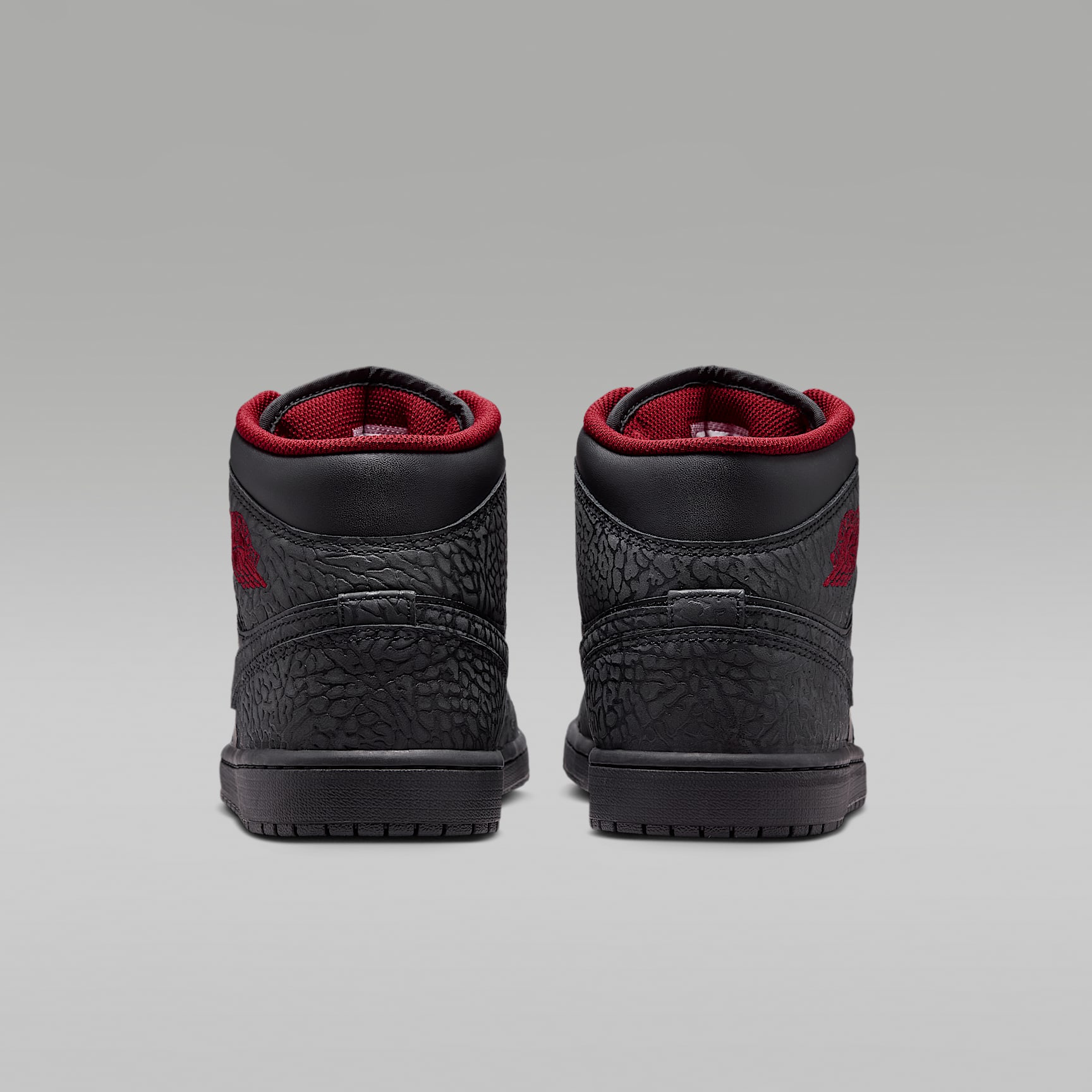 Air Jordan 1 Mid SE Schuh (Herren) – Schwarz/Schwarz/Tough Red