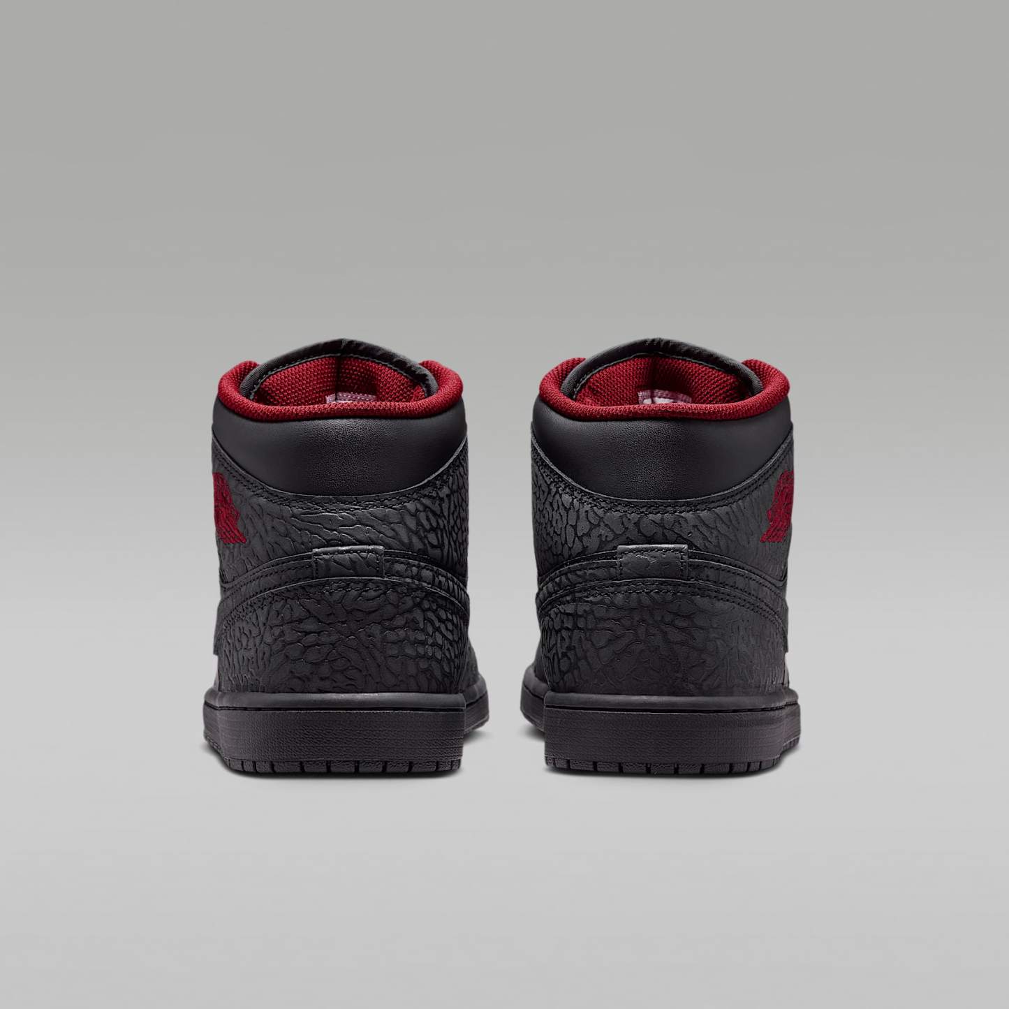 Air Jordan 1 Mid SE Schuh (Herren) – Schwarz/Schwarz/Tough Red