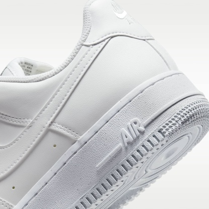 Nike Air Force 1 '07 SE Suede Damenschuh – Weiß/Schwarz/Metallic Silver/Weiß