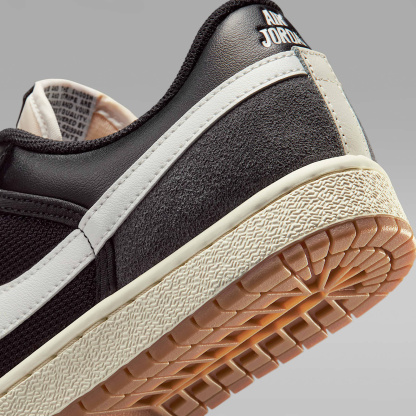 Air Jordan Skyline Low Damenschuh – Schwarz/Sail/Gum Medium Brown/Summit White
