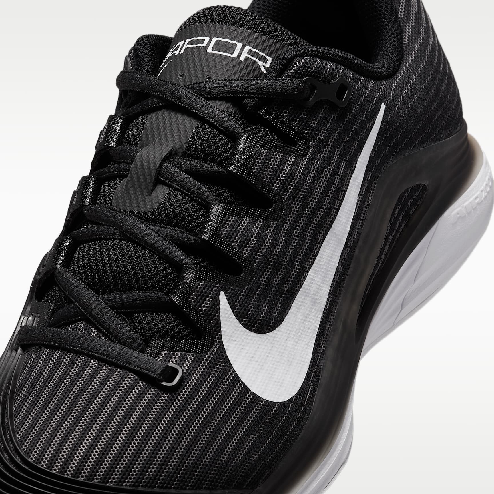 Nike Vapor 12 Tennisschuh für Clay Courts (Damen) – Schwarz/Dark Smoke Grey/Weiß
