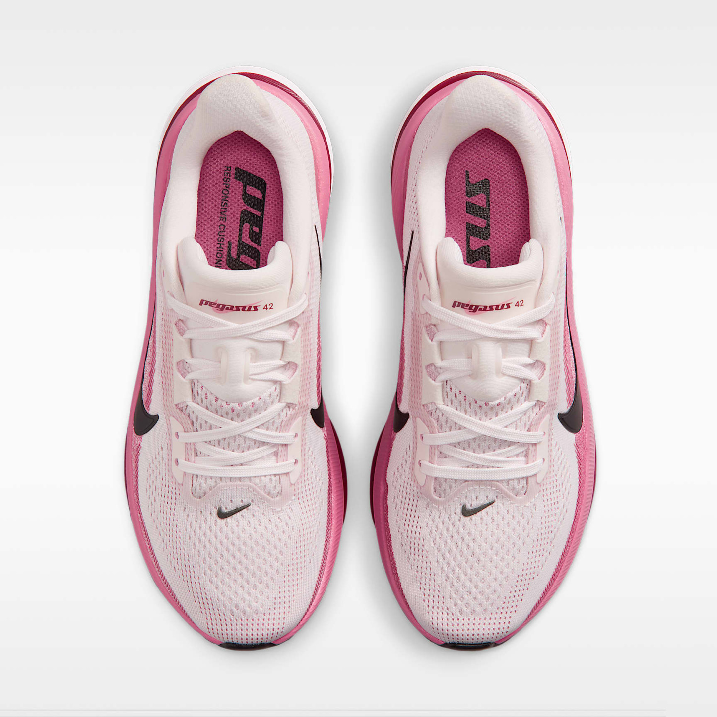 Nike Pegasus 42 Straßenlaufschuh (Damen) – Pearl Pink/Peony/Team Crimson/Schwarz