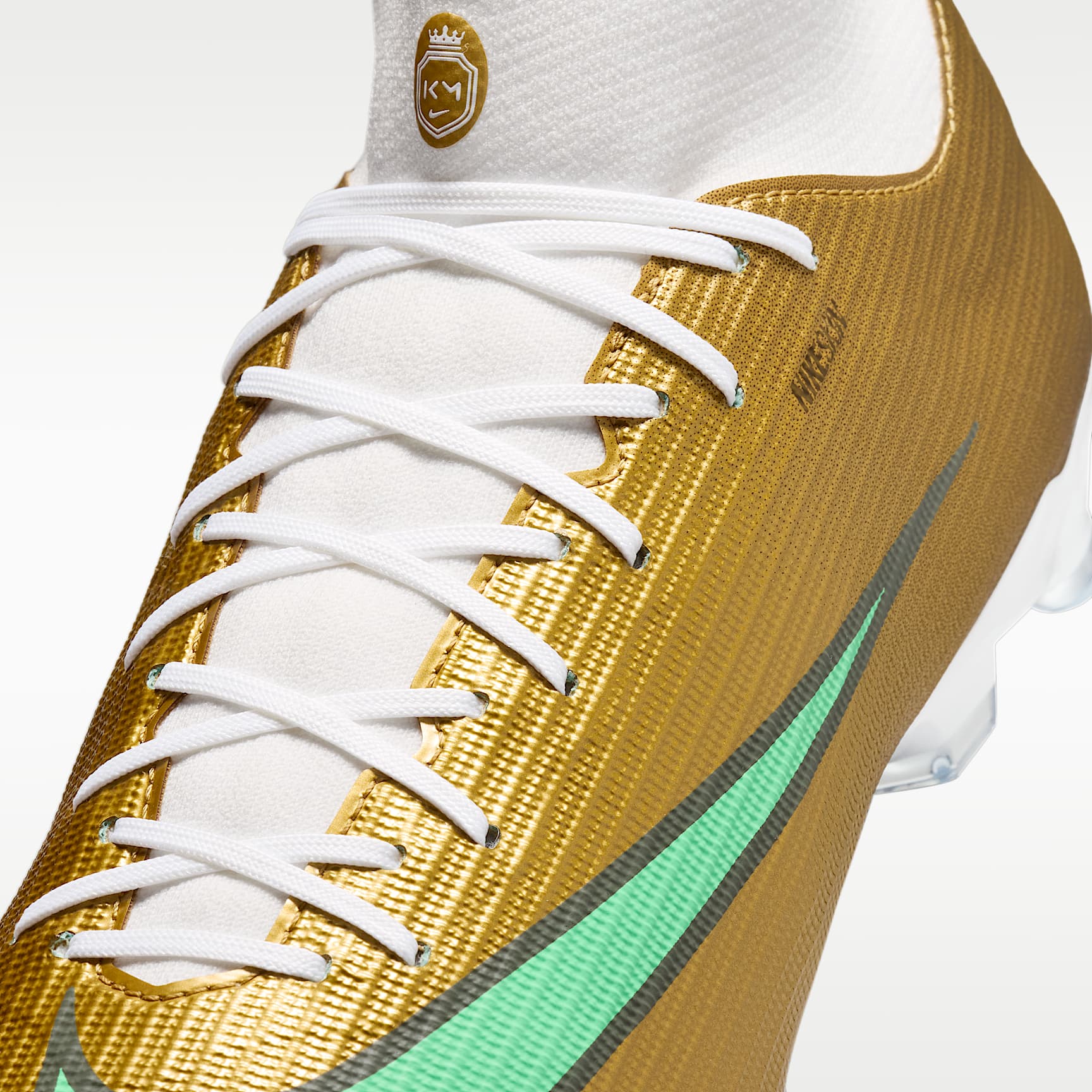 Nike Mercurial Superfly 11 Academy „Kylian Mbappé“ High-Top-Fußballschuh für verschiedene Böden – Metallic Gold/Green Glow