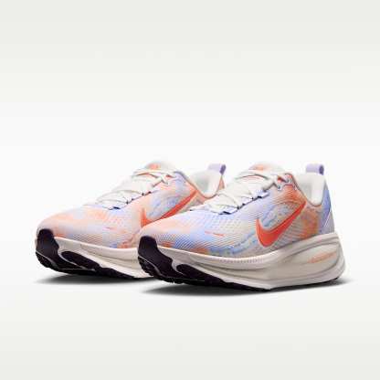 Nike Vomero 18 Straßenlaufschuh (Damen) – Palest Purple/Sunset Haze/Summit White/Hyper Crimson