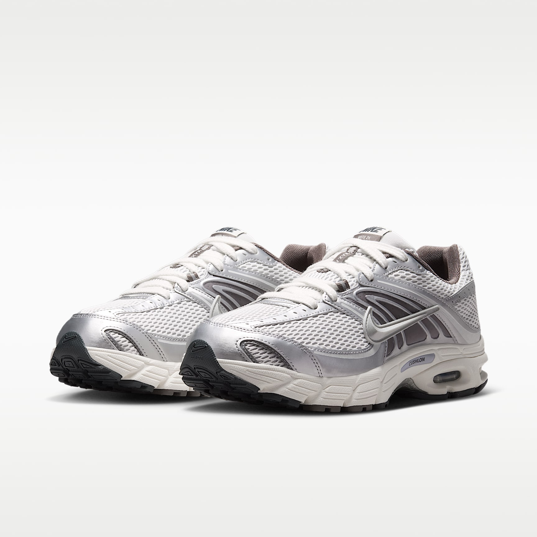 Nike Air Max Moto 2K Schuh (Herren) – Platinum Tint/Sail/Anthracite/Metallic Silver