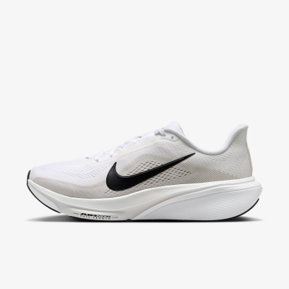 Nike Pegasus 42 Straßenlaufschuh (Herren) – Weiß/Photon Dust/Schwarz