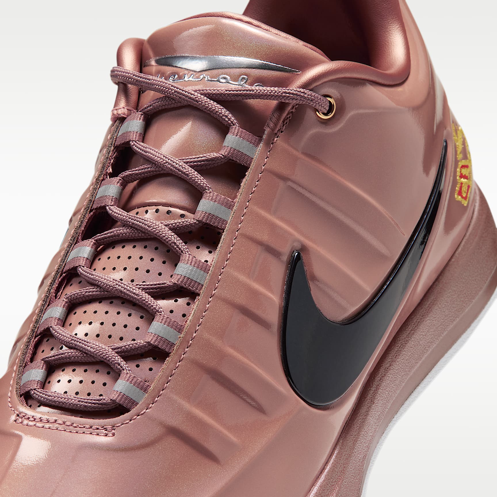 Book 2 x Chevy Basketballschuh – Metallic Red Bronze/Sail/Metallic Silver/Schwarz