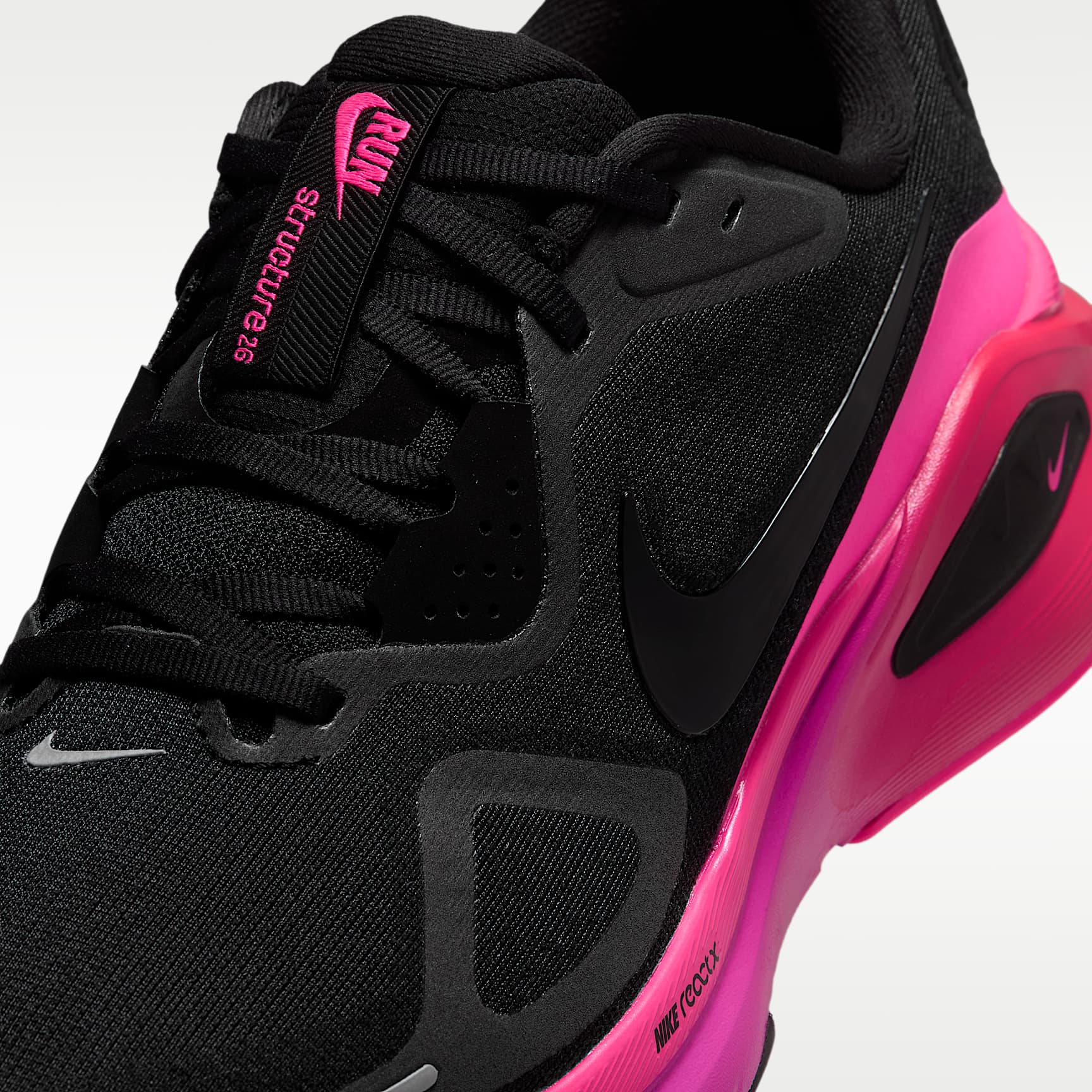 Nike Structure 26 Straßenlaufschuh (Damen) – Schwarz/Hyper Pink/Laser Crimson/Schwarz