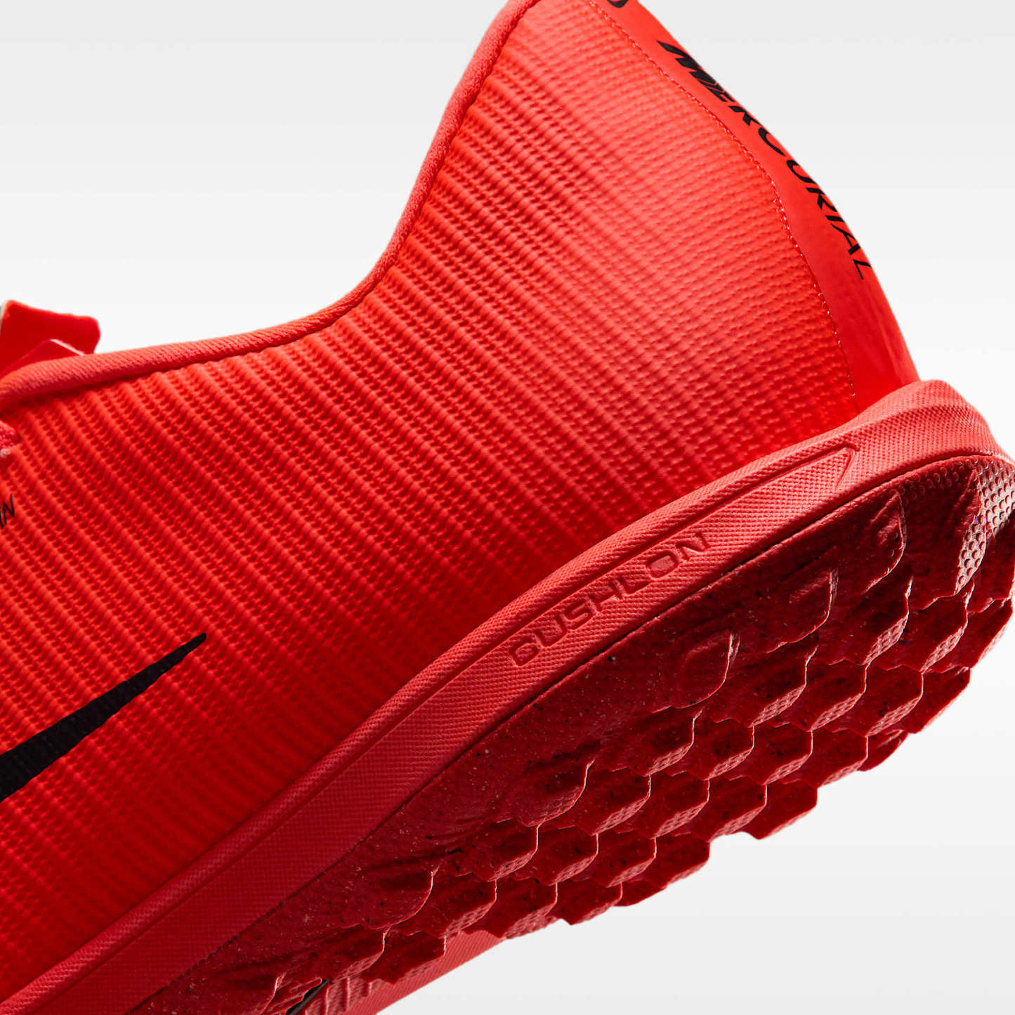 Nike Mercurial Vapor 17 Academy Low-Top-Fußballschuh für Turf – Bright Crimson/Blur