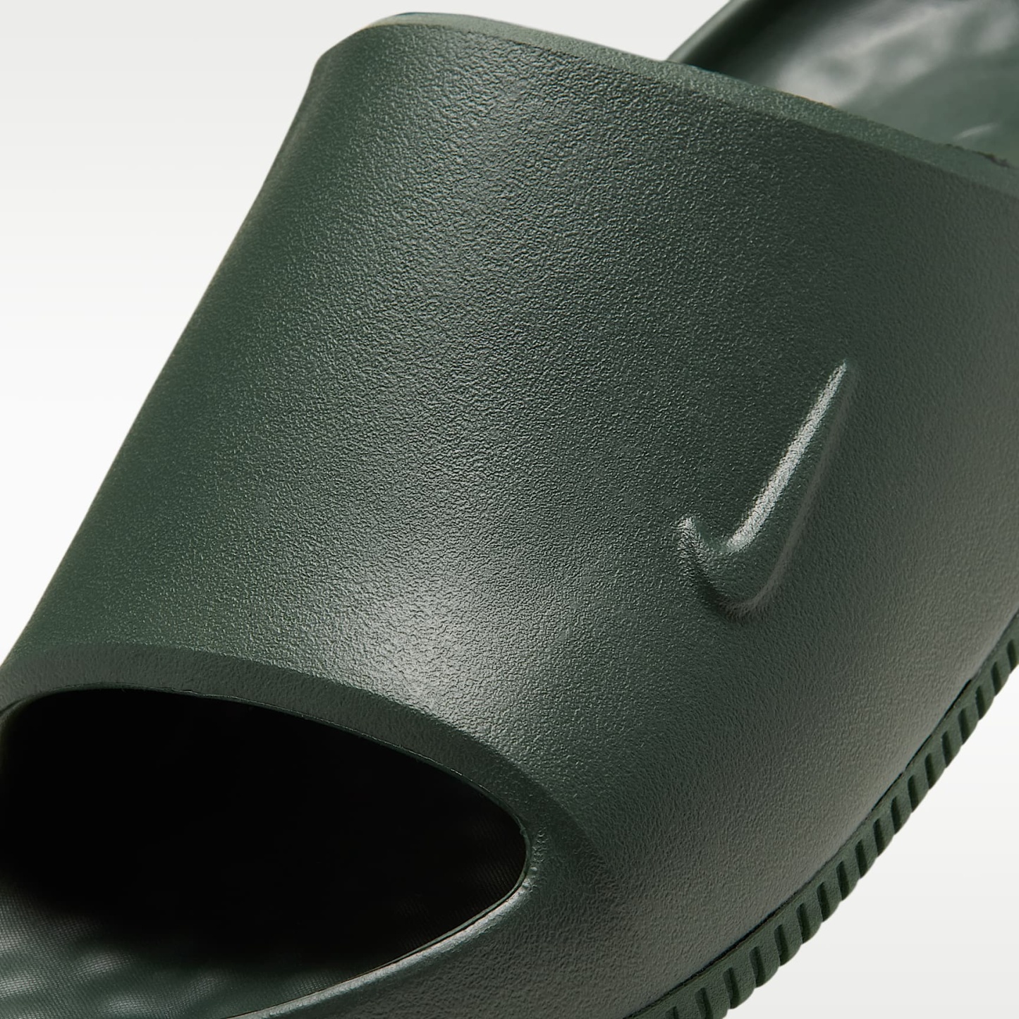 Nike Calm 2.0 Slides (Herren) – Camo Green/Camo Green