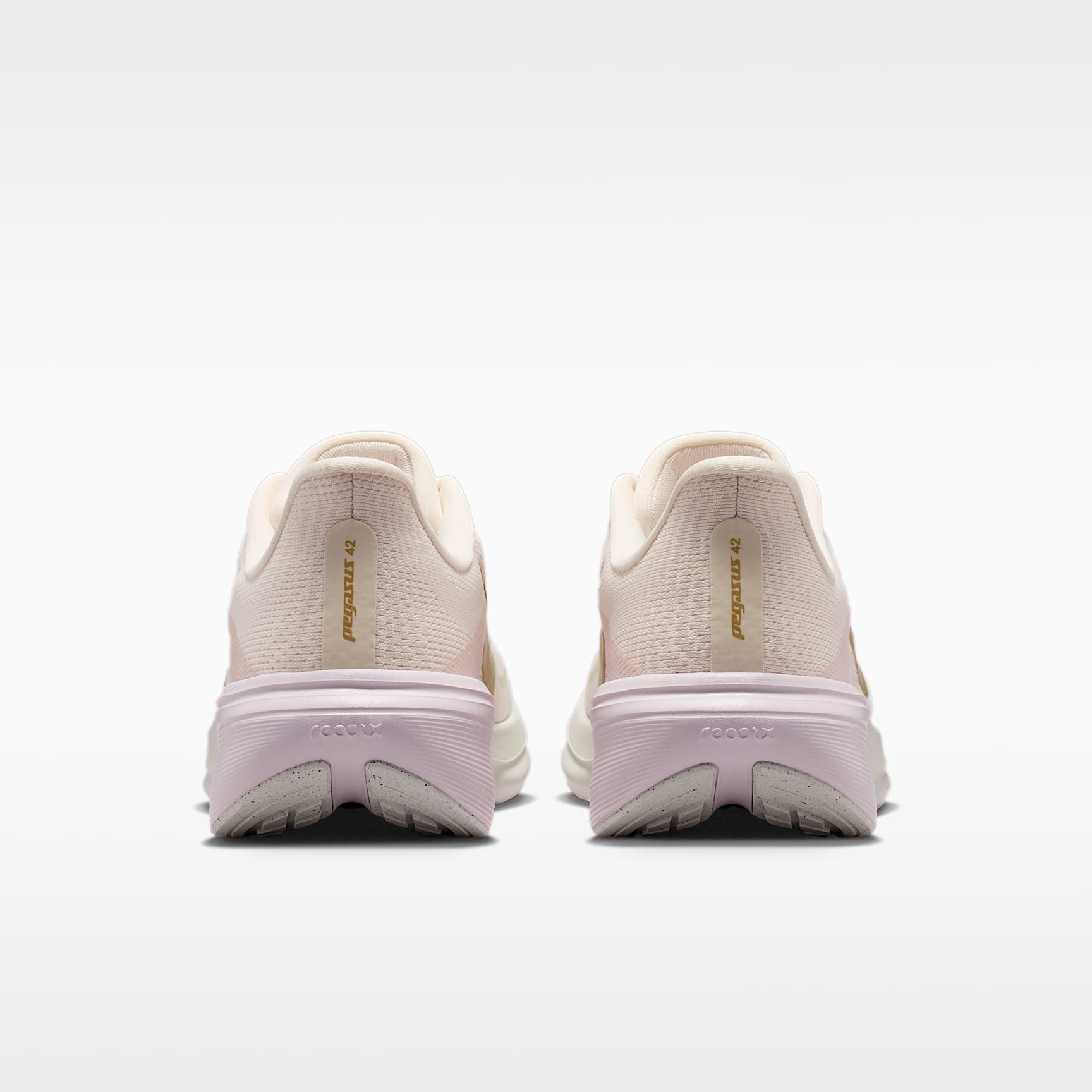 Nike Pegasus 42 Straßenlaufschuh (Damen) – Chalk/Spruce Aura/Bleached Lilac/Metallic Gold