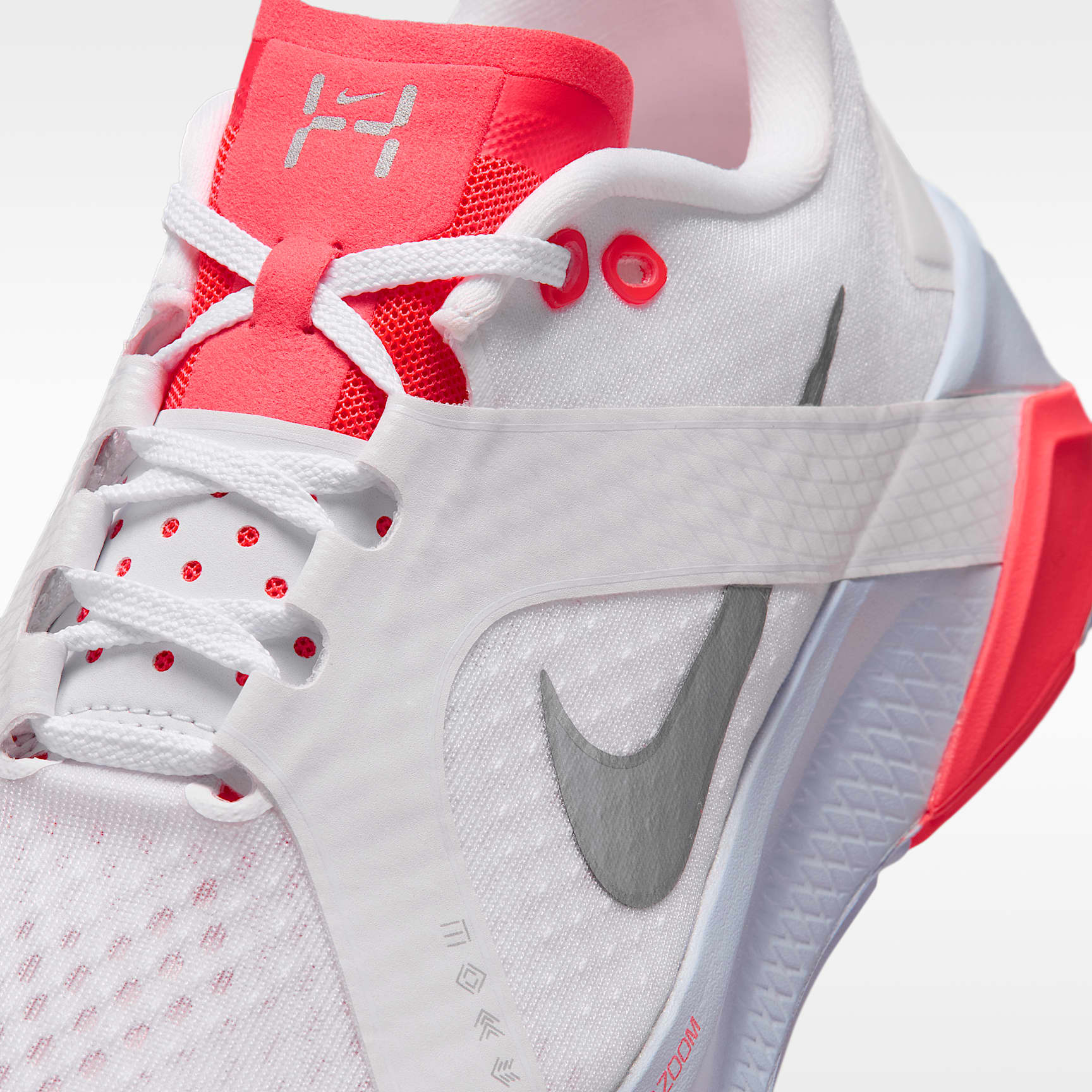 Nike Hybrid RN Trainingsschuh (Damen) – Weiß/Laser Crimson/Football Grey/Metallic Silver