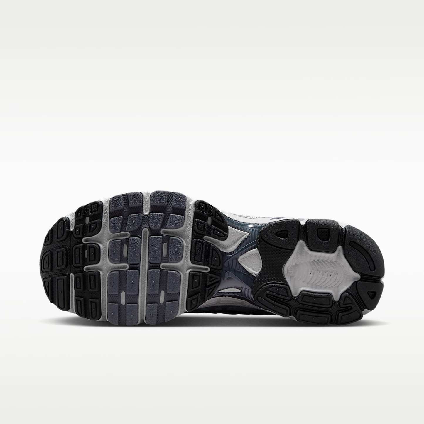 Nike Air Max Moto 2K Schuh mit reflektierenden Akzenten (Damen) – Pure Platinum/Metallic Silver/Schwarz/Gridiron