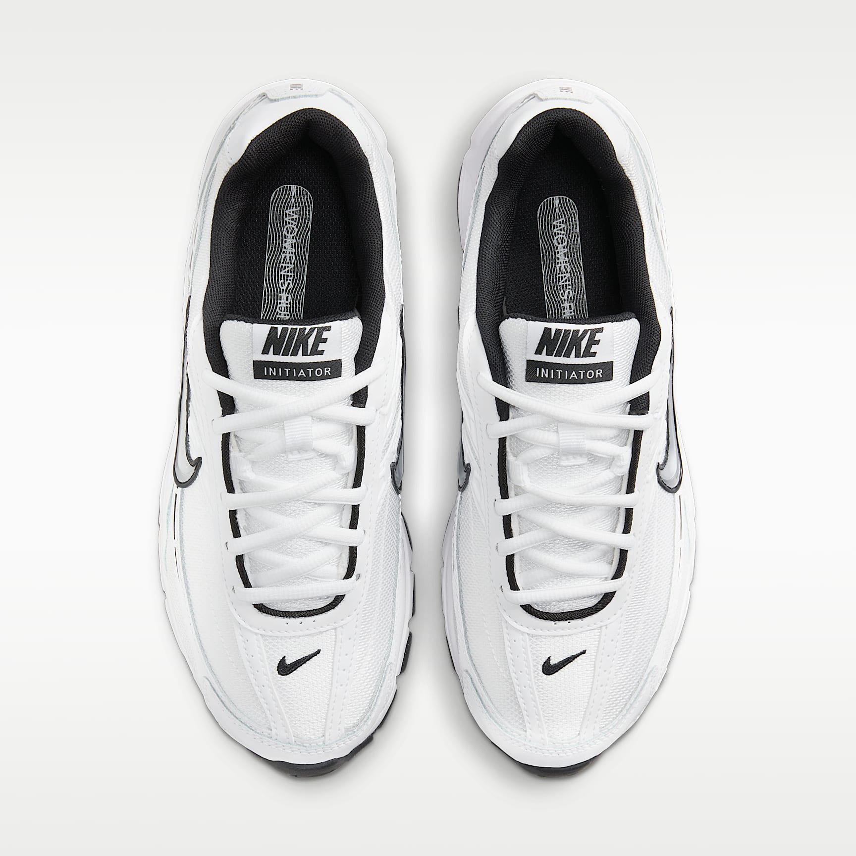 Nike Initiator Damenschuh – Weiß/Weiß/Schwarz/Metallic Silver