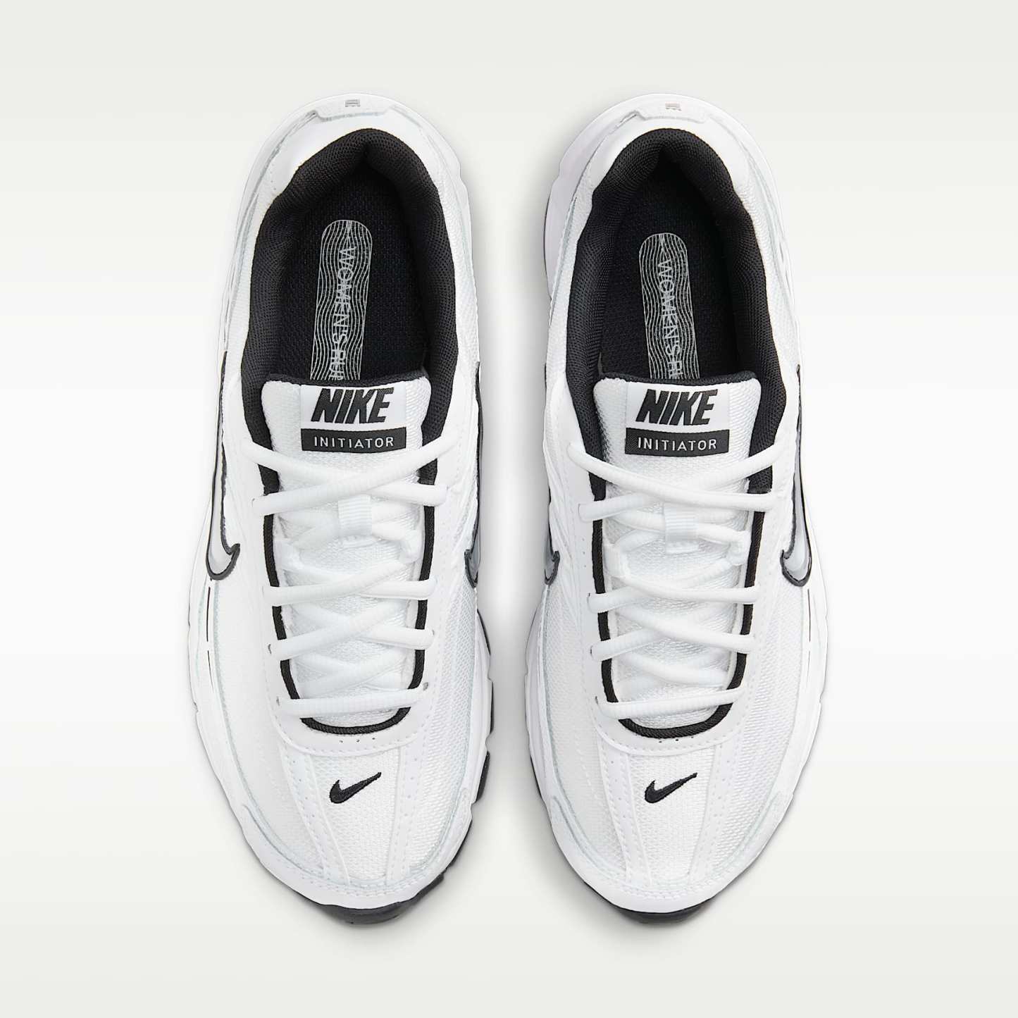 Nike Initiator Damenschuh – Weiß/Weiß/Schwarz/Metallic Silver