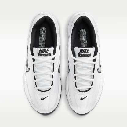 Nike Initiator Damenschuh – Weiß/Weiß/Schwarz/Metallic Silver