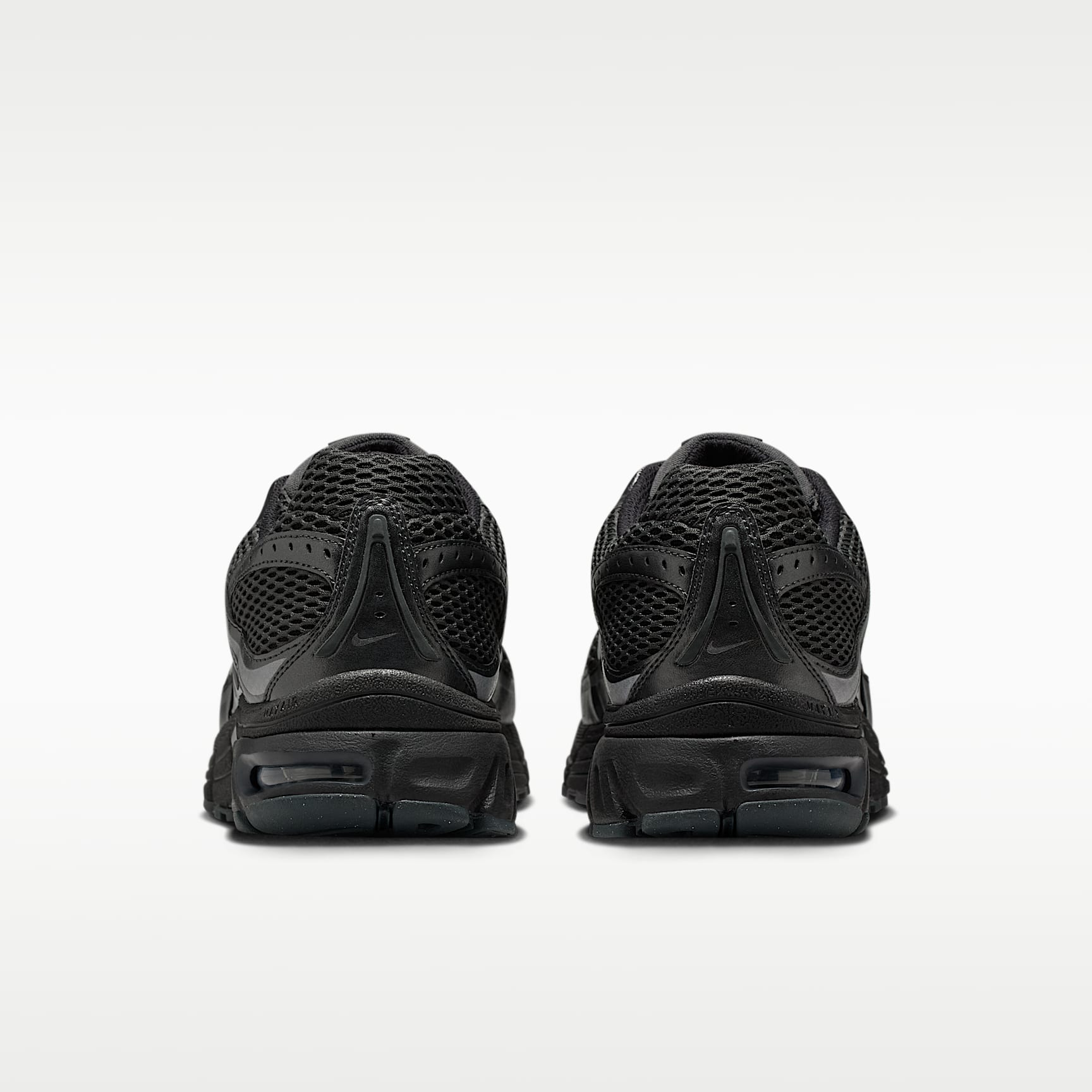 Nike Air Max Moto 2K Schuh (Herren) – Schwarz/Metallic Dark Grey/Dark Smoke Grey
