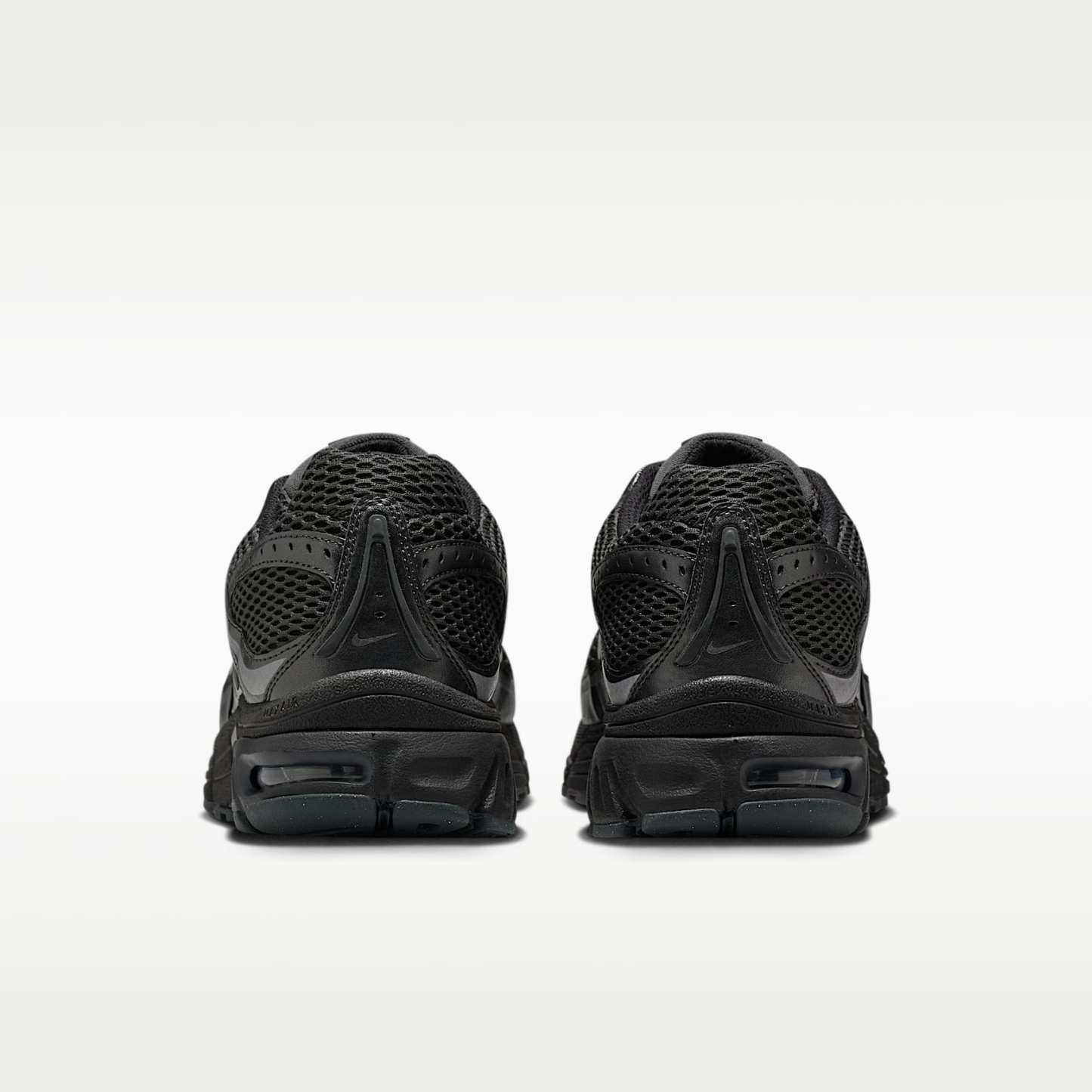 Nike Air Max Moto 2K Schuh (Herren) – Schwarz/Metallic Dark Grey/Dark Smoke Grey