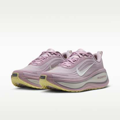Nike Vomero Plus Straßenlaufschuh (Damen) – Particle Rose/Silver Lilac/Light Bone/Sail
