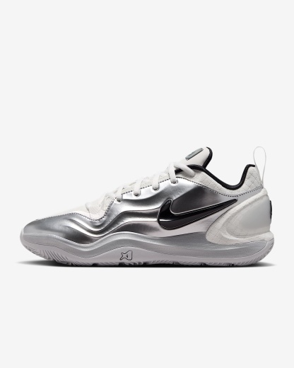 A'Two "Mirrored" A'ja Wilson Basketballschuh – Summit White/Metallic Silver/Schwarz