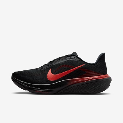 Nike Pegasus 42 Straßenlaufschuh (Herren) – Schwarz/University Red/Wolf Grey/Bright Crimson