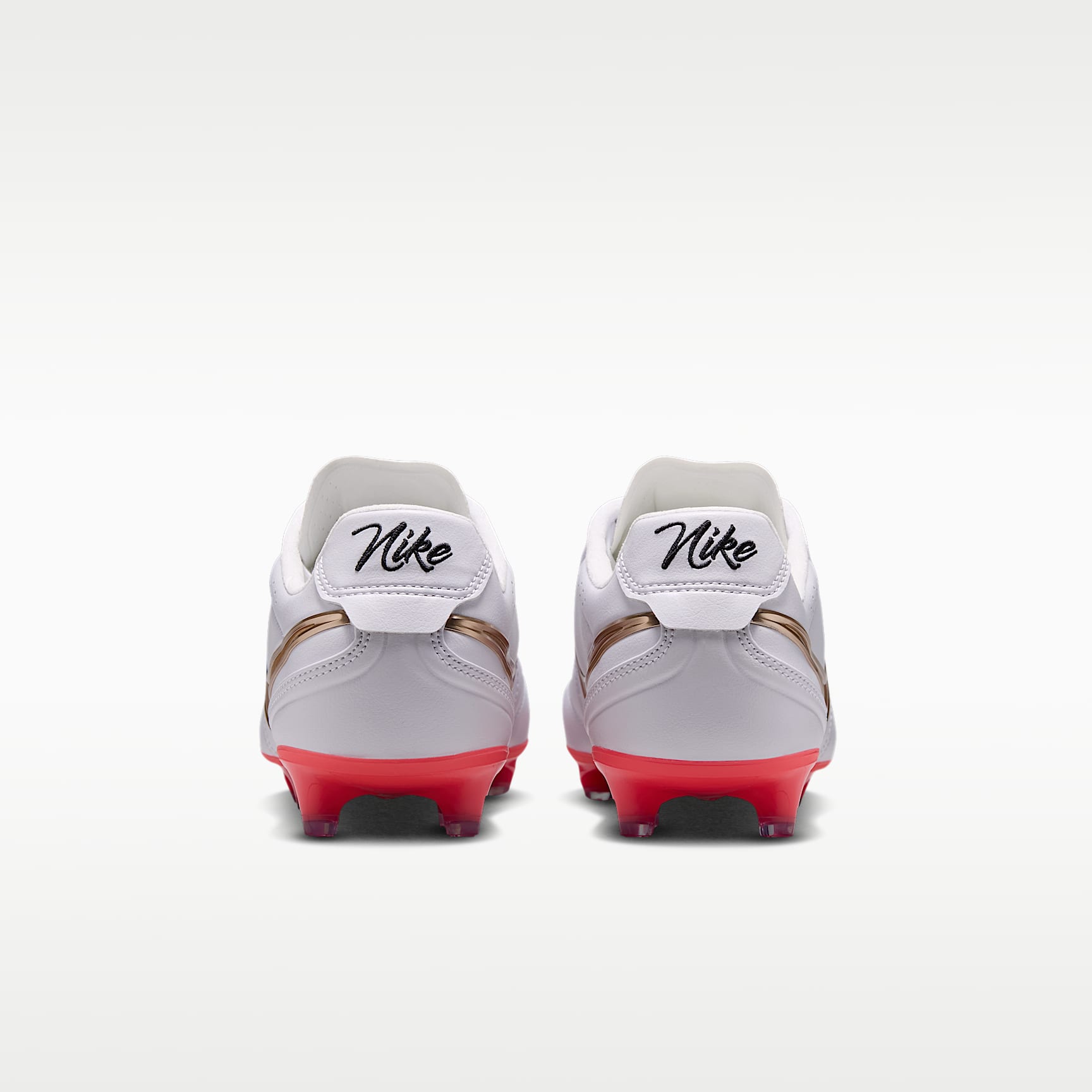Nike Tiempo Ligera Pro Low-Top-Fußballschuh für normalen Rasen – Weiß/Bright Crimson/Blur