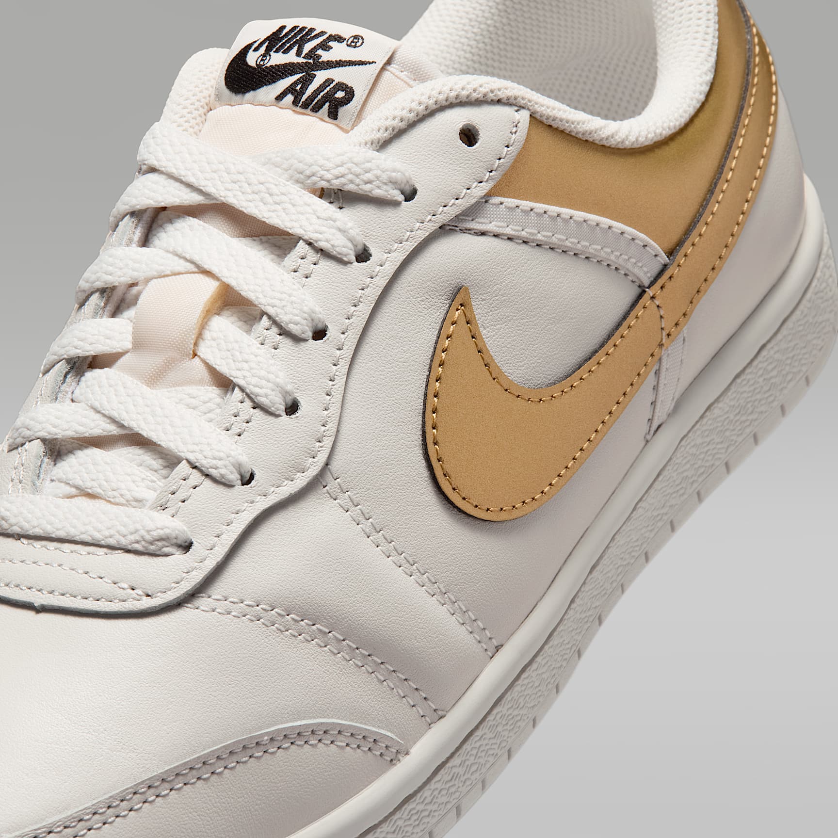 Air Jordan Skyline Low Damenschuh – Swan/Schwarz/Metallic Gold