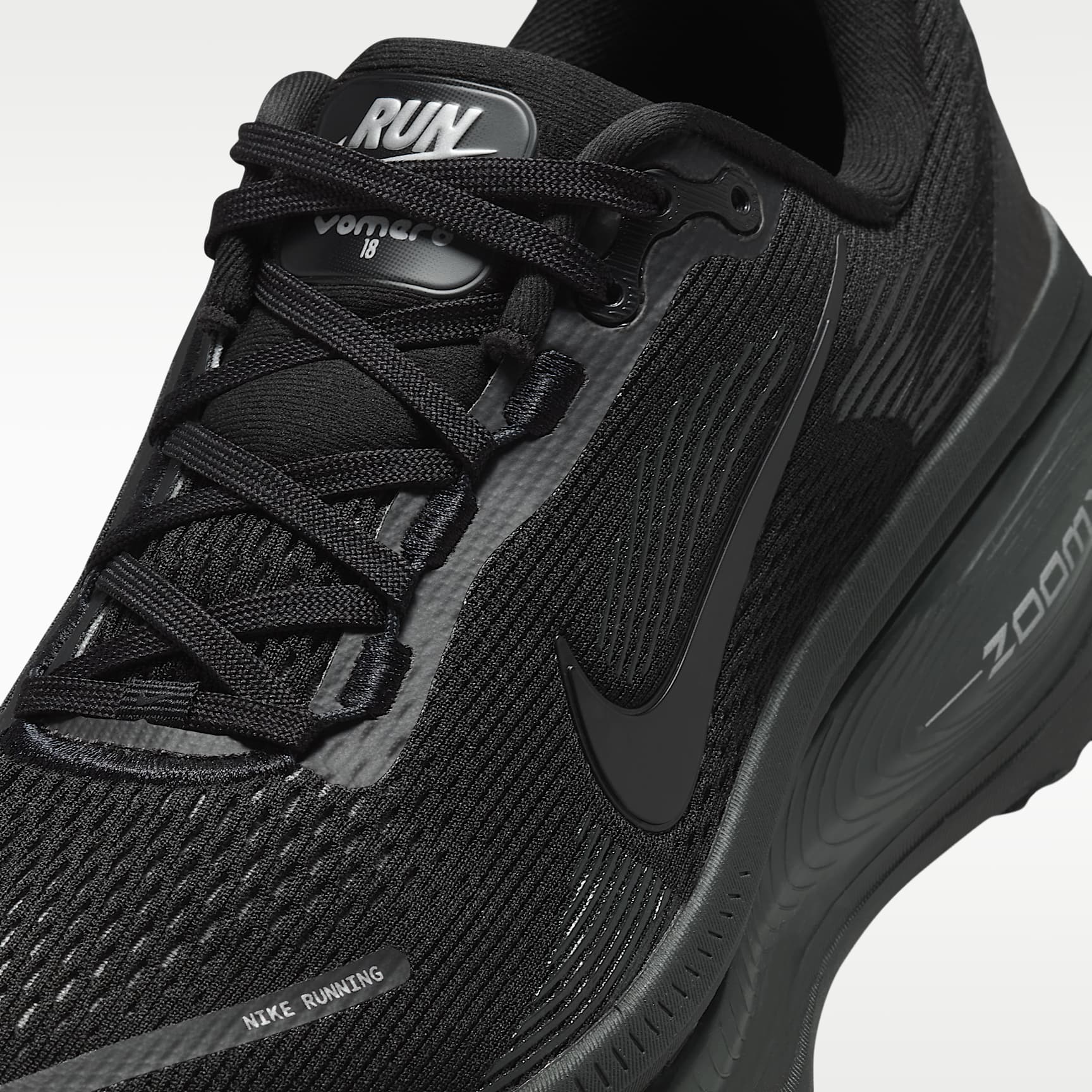 Nike Vomero 18 Straßenlaufschuh (Damen) – Schwarz/Dark Smoke Grey/Light Smoke Grey/Schwarz