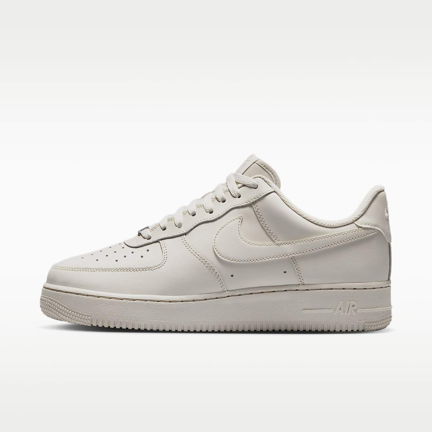 Nike Air Force 1 '07 Schuh (Herren) – Light Bone/Metallic Silver/Light Bone
