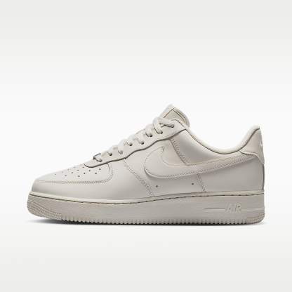 Nike Air Force 1 '07 Schuh (Herren) – Light Bone/Metallic Silver/Light Bone