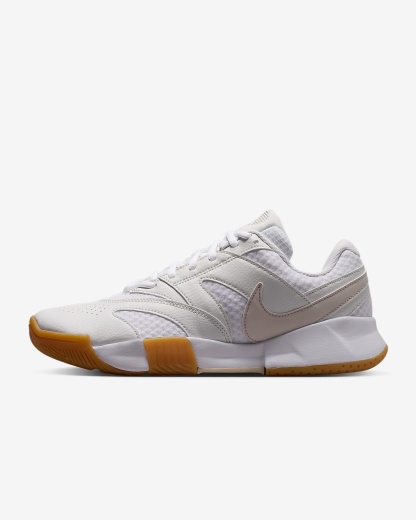 NikeCourt Lite 4 Tennisschuh für Hartplätze (Damen) – Weiß/Summit White/Linen/Light Orewood Brown