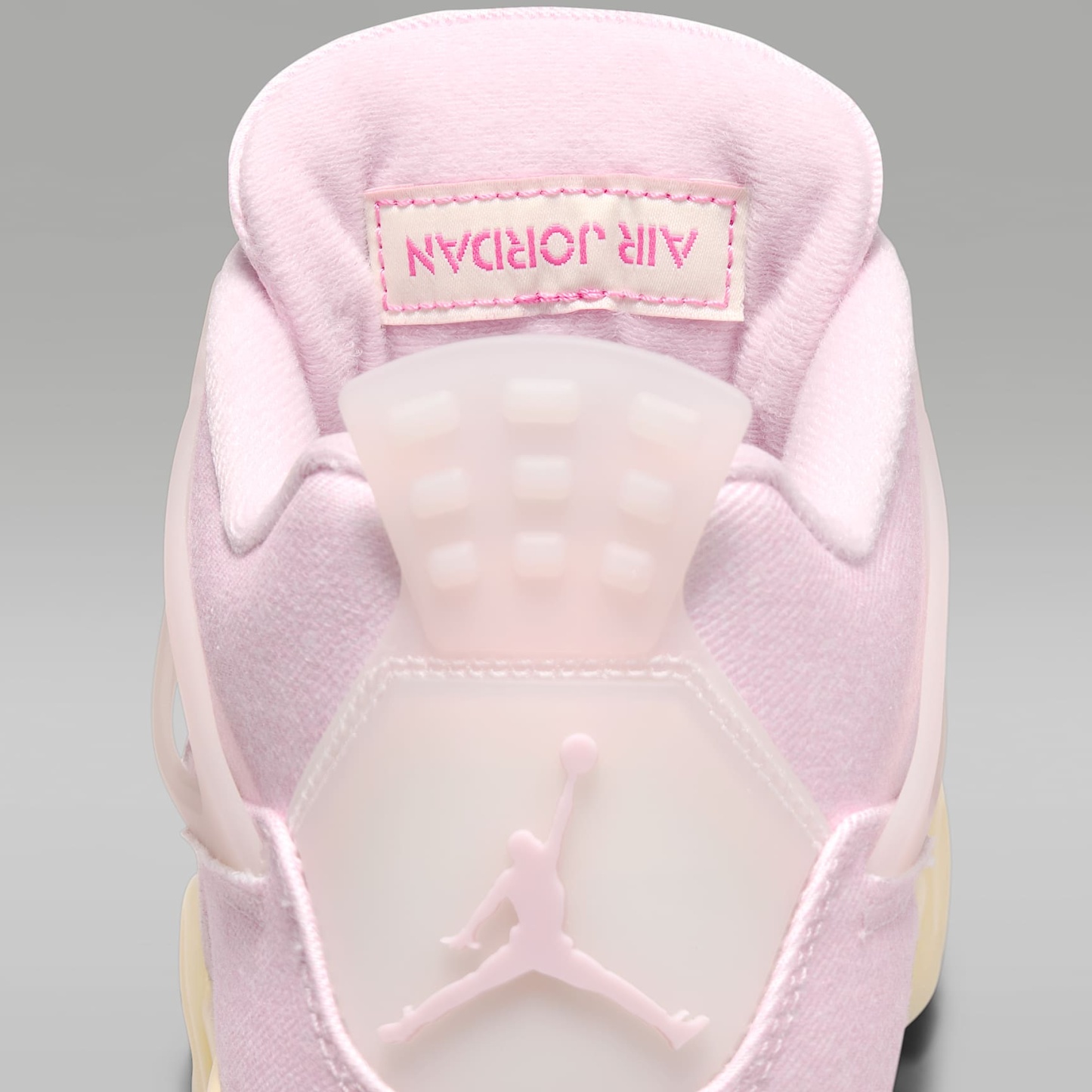 Air Jordan 4 Retro „Pearl Pink and Iced Carmine“ Schuh (Damen) – Pearl Pink/Coconut Milk/Muslin/Iced Carmine
