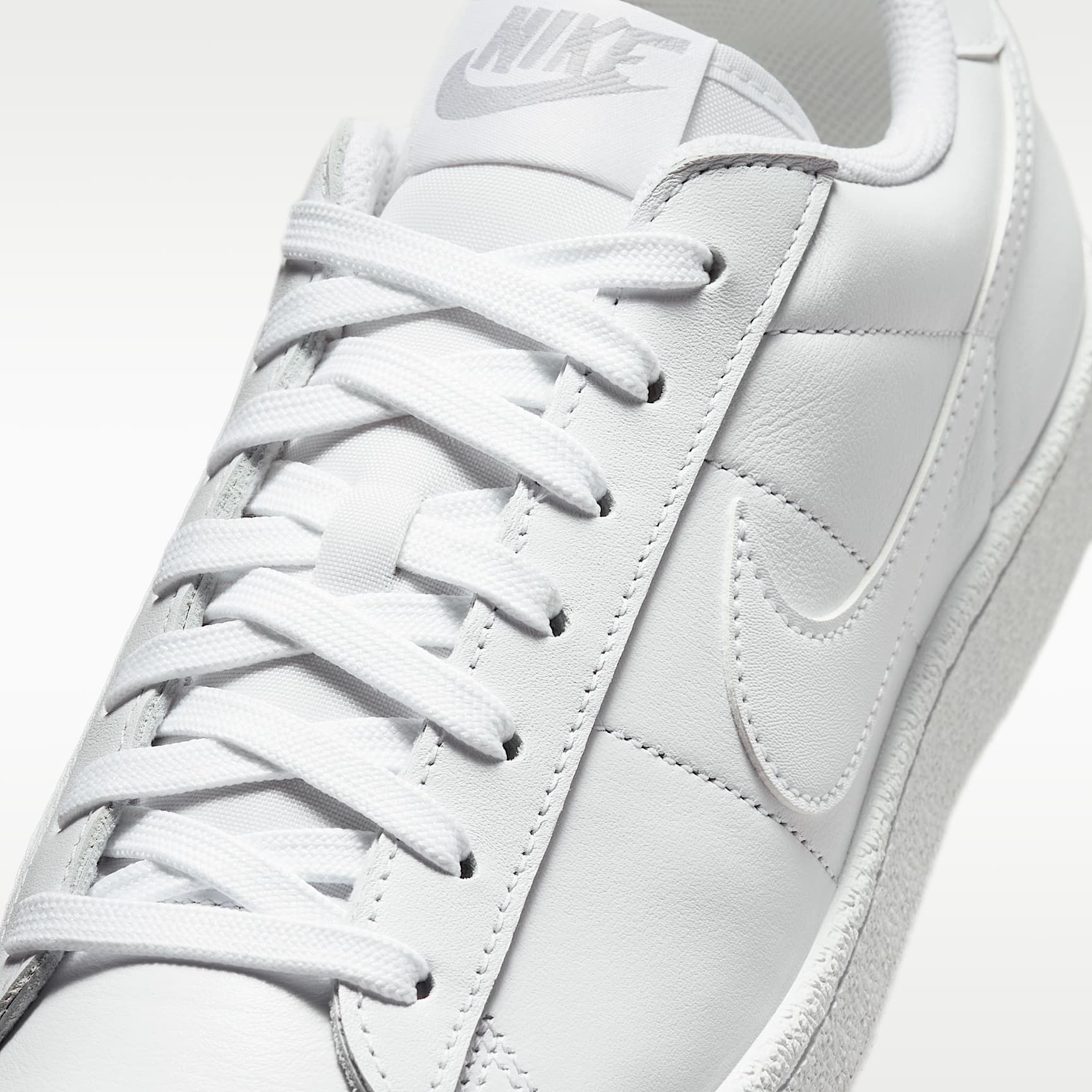 Nike Tennis Classic Damenschuh – Weiß/Weiß