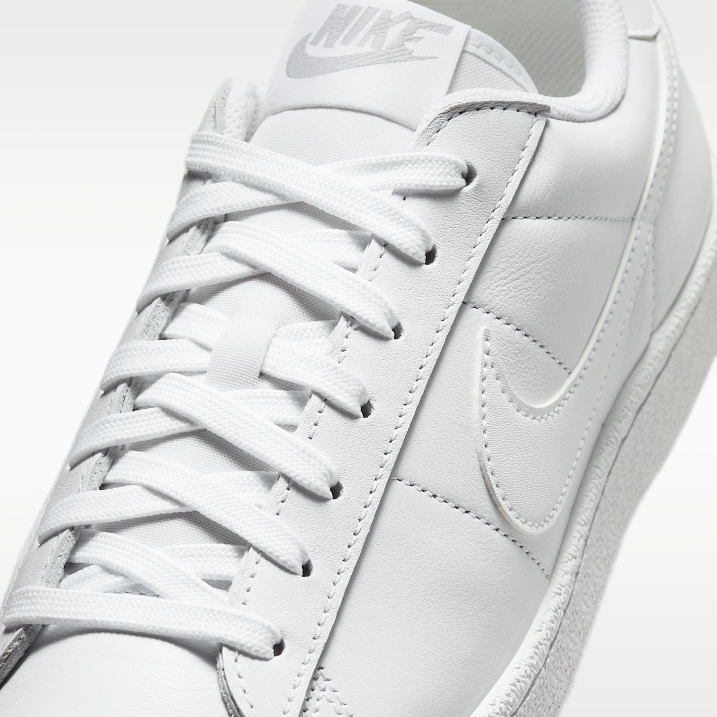 Nike Tennis Classic Damenschuh – Weiß/Weiß