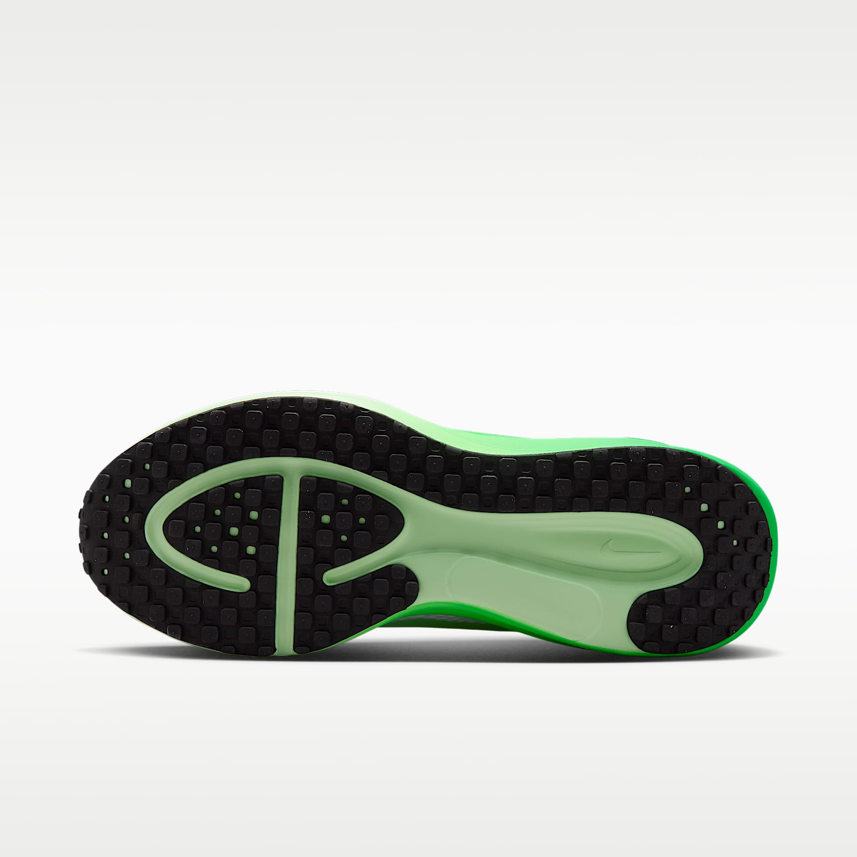 Nike Revolution 8 Straßenlaufschuh (Damen) – Weiß/Cucumber Calm/Green Spark/Illusion Green