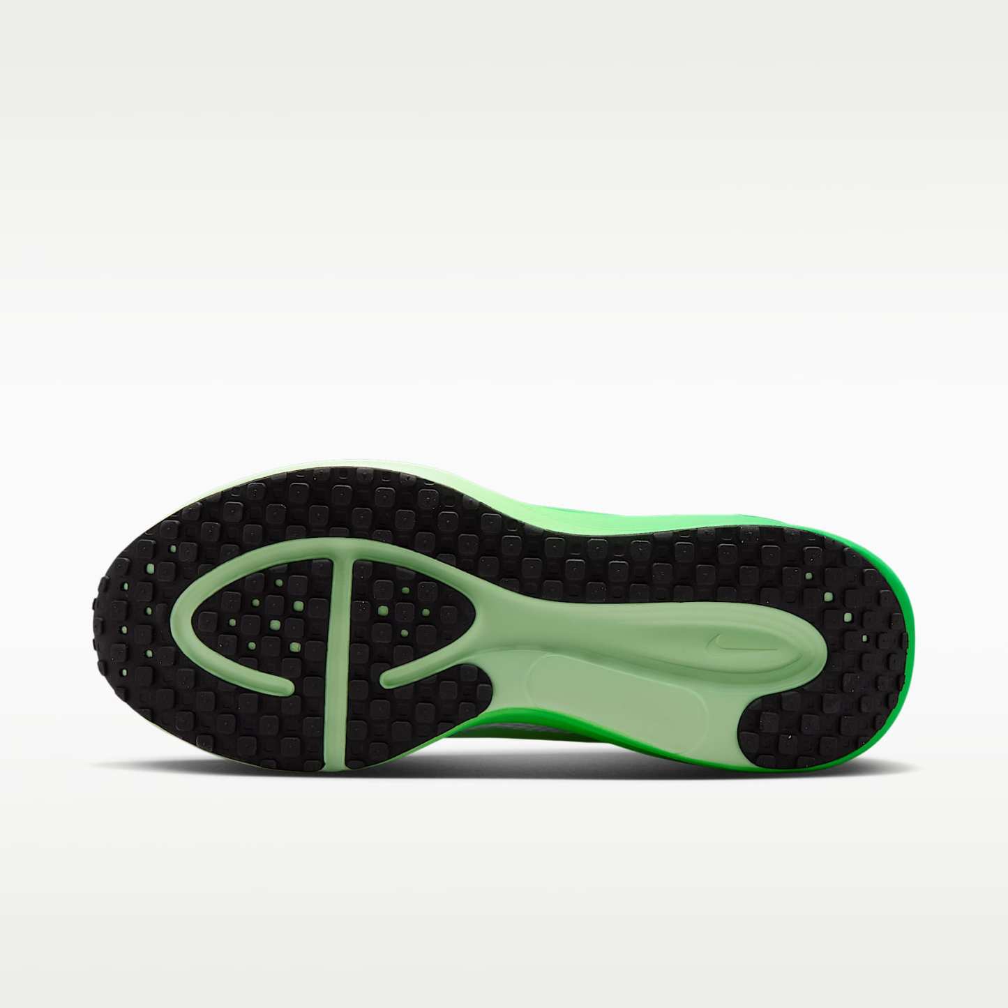 Nike Revolution 8 Straßenlaufschuh (Damen) – Weiß/Cucumber Calm/Green Spark/Illusion Green