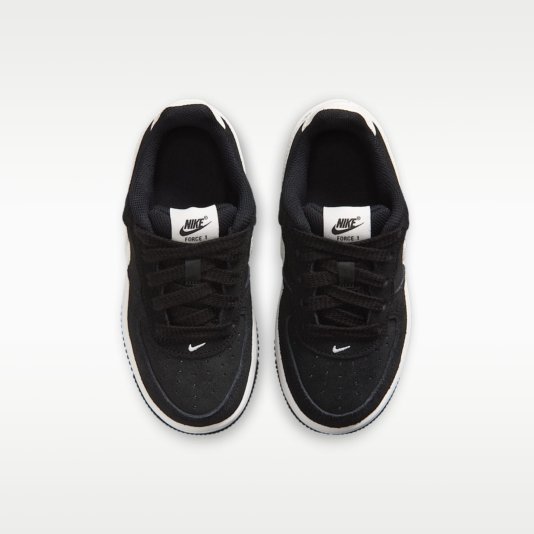 Nike Force 1 Low Schuh (jüngere Kinder) – Schwarz/Sail