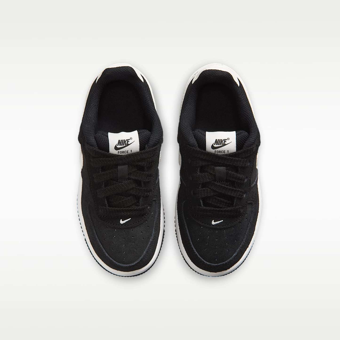 Nike Force 1 Low Schuh (jüngere Kinder) – Schwarz/Sail