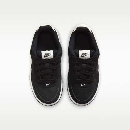 Nike Force 1 Low Schuh (jüngere Kinder) – Schwarz/Sail